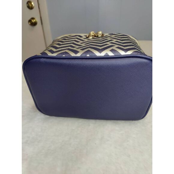 Dabney Lee Chevron Navy Blue and Gold Lunch Bag, NWT - Picture 5 of 6